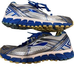 GUC Brooks GTS 15 shoes Size 8M. 048S